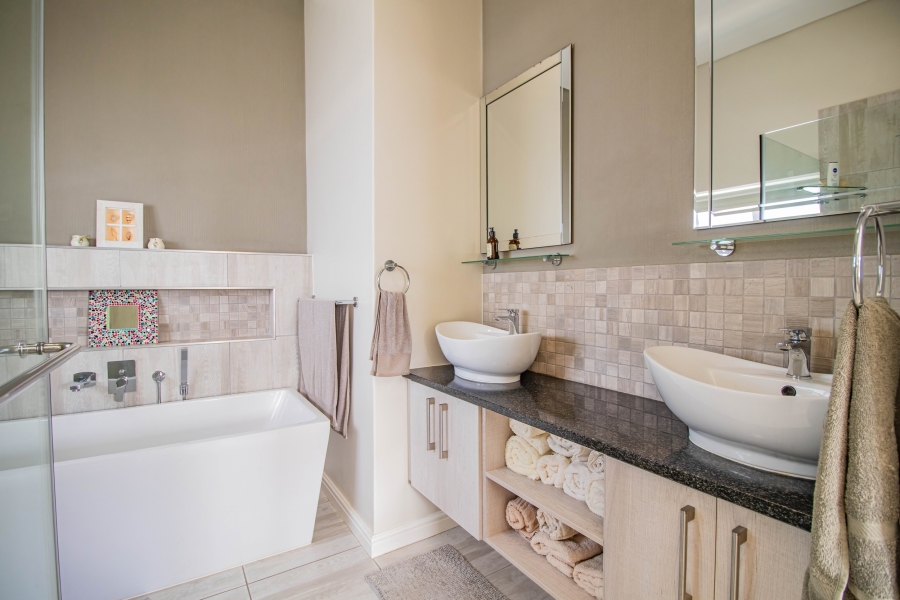 3 Bedroom Property for Sale in Pearl Bay Western Cape
